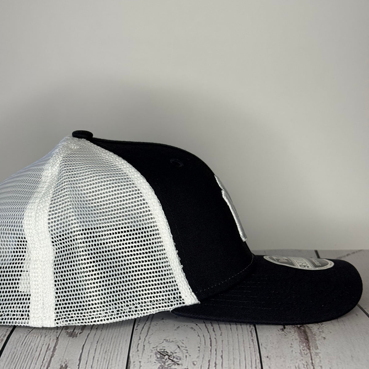 New Era 9SEVENTY New York Yankees Trucker Snapback Hat Navy White Mesh