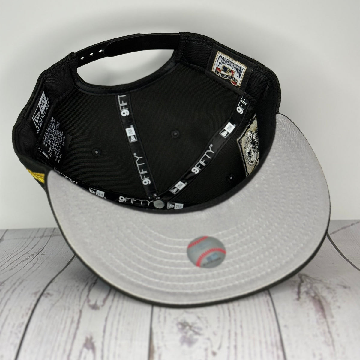 New Era 9FIFTY Pittsburg Pirates Snapback - Adjustable Hat