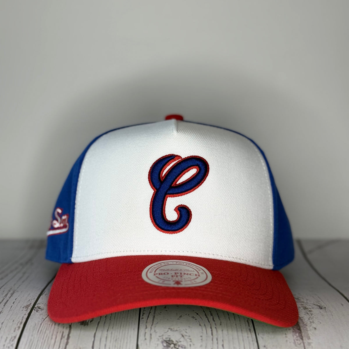Mitchell & Ness Chicago White Sox Era Flip Heritage Series Pro Pinch Snapback Hat – White/Red